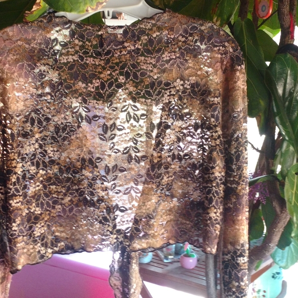 Topper - Picture 6 of 6